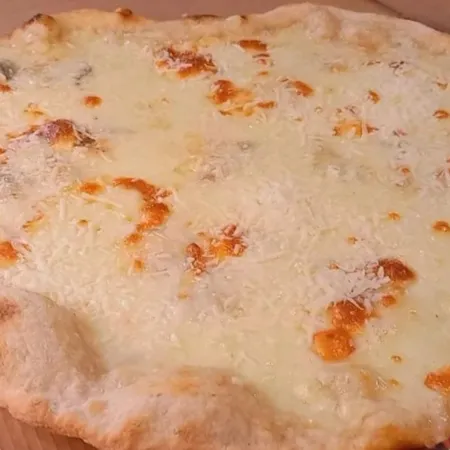 Pizza 4 Formaggi